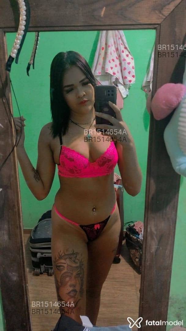 Acompanhante mulher com cabelo castanho de olhos castanhos em Palhoça - Vitória Santos