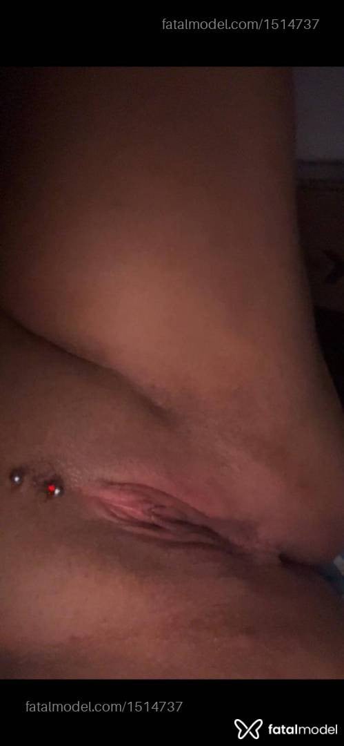 Acompanhante mulher morena (o) de olhos castanhos - Vick baroni