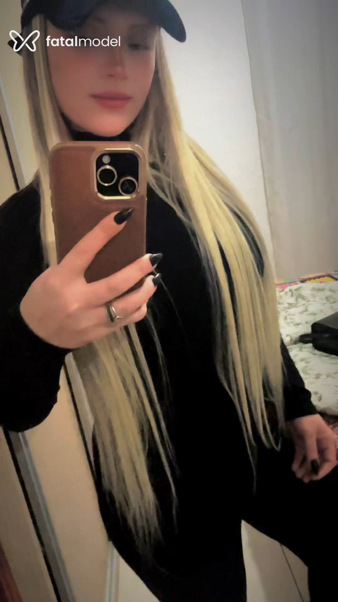 Acompanhante mulher loira (o) de olhos azuis - Daiane Moraes