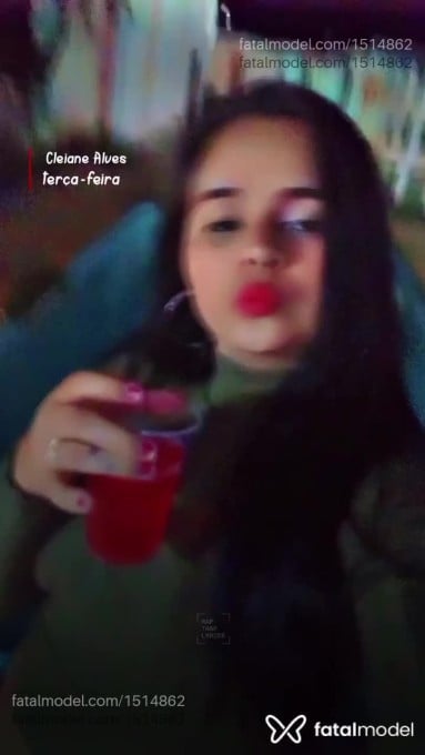 Acompanhante mulher morena (o) de olhos castanhos em Oliveira Acompanhante mulher morena (o) de olhos castanhos em Oliveira - Camila