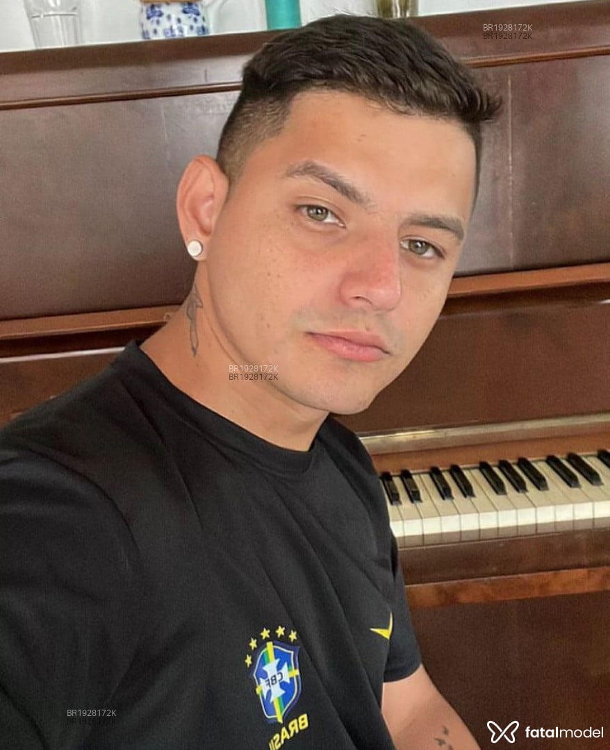 Acompanhante homem morena (o) de olhos verdes - Dii Novak Acompanhante homem morena (o) de olhos verdes - Dii Novak