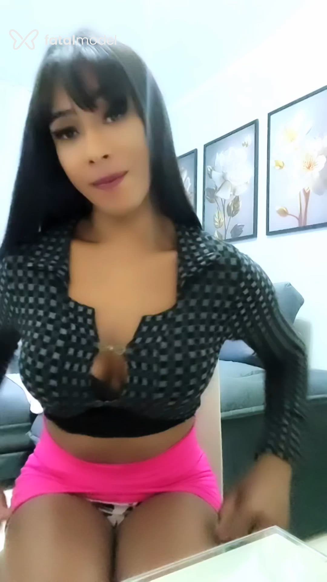 Acompanhante mulher trans com cabelo castanho de olhos castanhos - Pâmela Lacerda