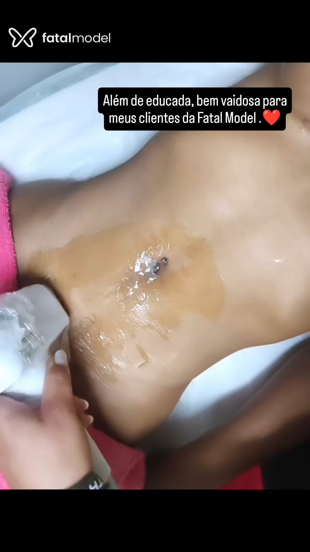 Acompanhante mulher trans com cabelo castanho de olhos castanhos - Pâmela Lacerda