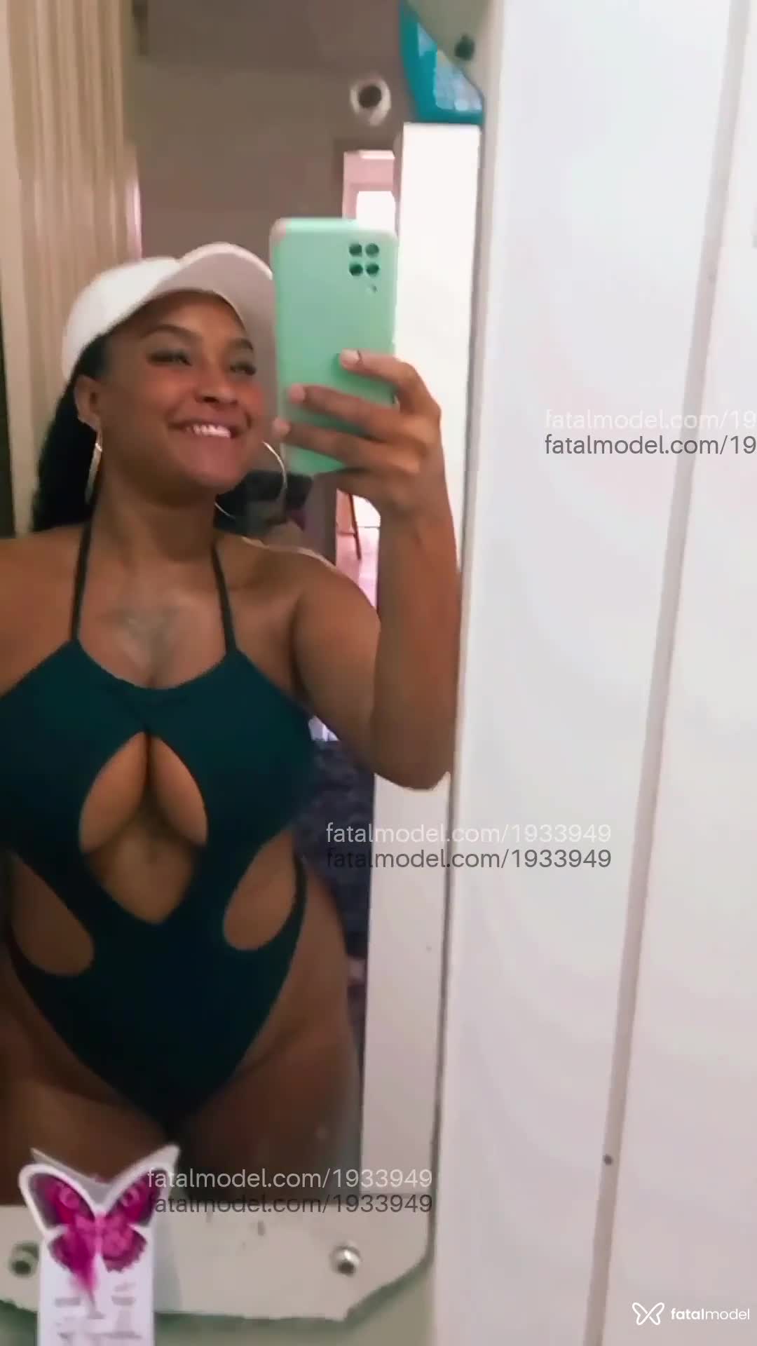 Acompanhante mulher morena (o) de olhos pretos em Vitória Acompanhante mulher morena (o) de olhos pretos em Vitória - Morena