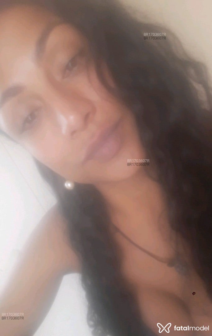 Acompanhante mulher trans com cabelo castanho de olhos castanhos em Pelotas - ÍndiaAfrodite