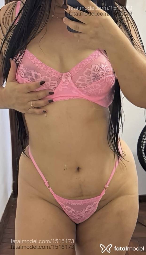 Acompanhante mulher com cabelo castanho de olhos castanhos - Luana