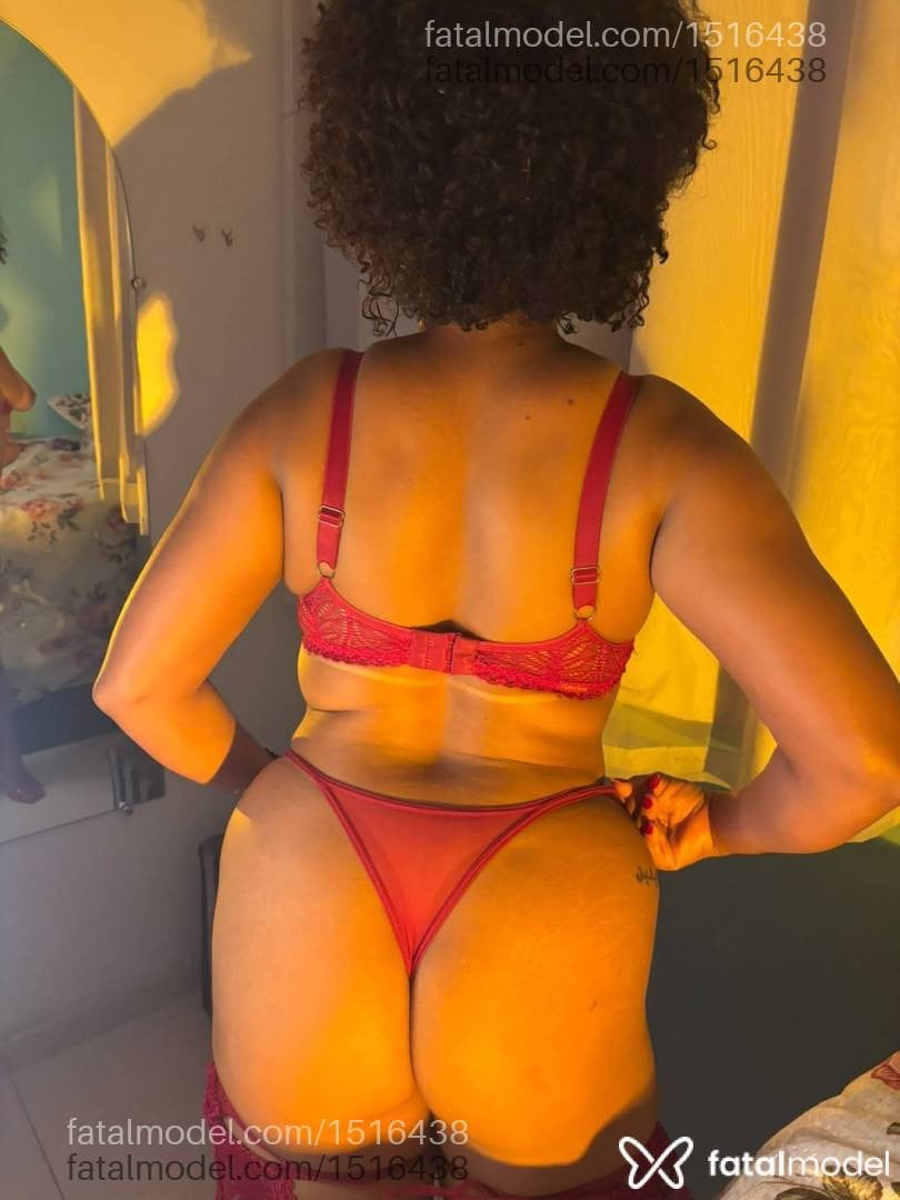 Acompanhante mulher morena (o) de olhos castanhos - Julia Ferraz