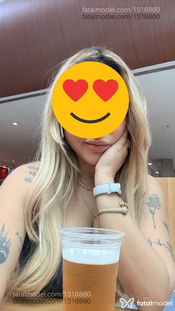 Acompanhante mulher loira (o) de olhos castanhos - Renata Santos