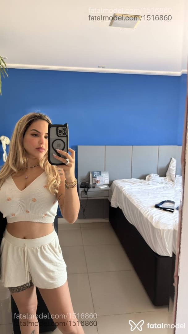 Acompanhante mulher loira (o) de olhos castanhos - Renata Santos Acompanhante mulher loira (o) de olhos castanhos - Renata Santos