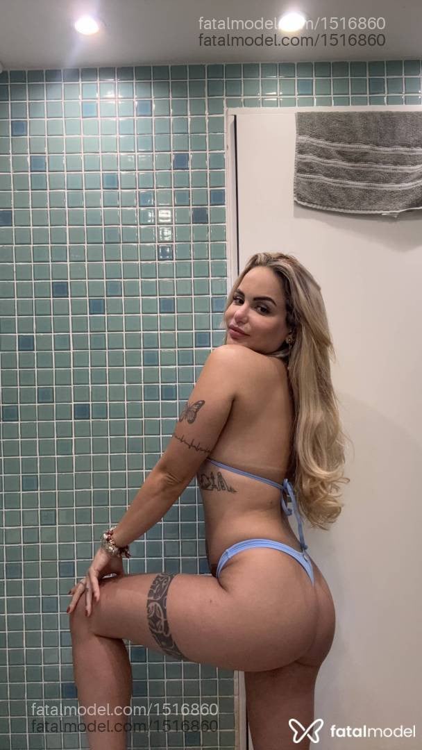 Acompanhante mulher loira (o) de olhos castanhos - Renata Santos