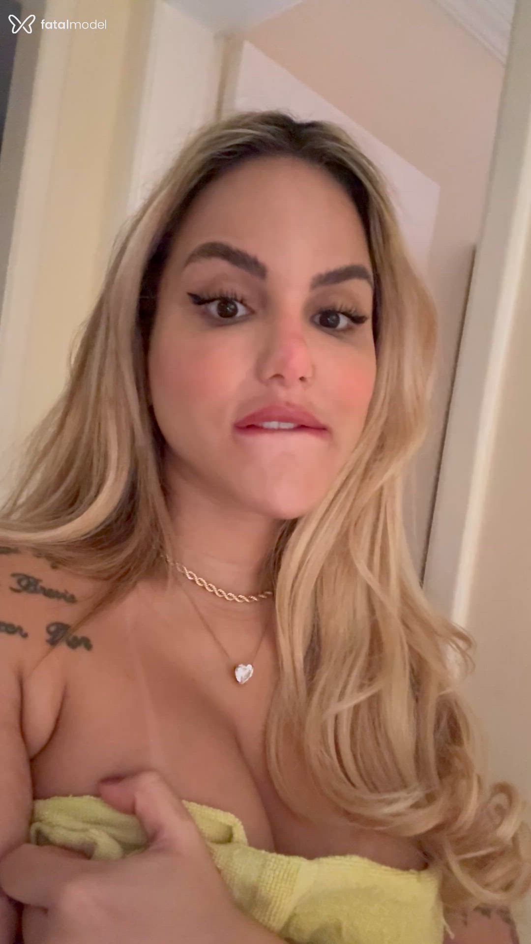 Acompanhante mulher loira (o) de olhos castanhos - Renata Santos Acompanhante mulher loira (o) de olhos castanhos - Renata Santos