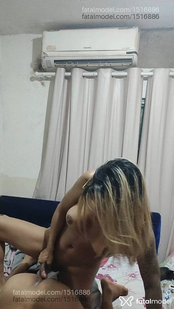 Acompanhante homem trans loira (o) de olhos castanhos - Angel Salimeni