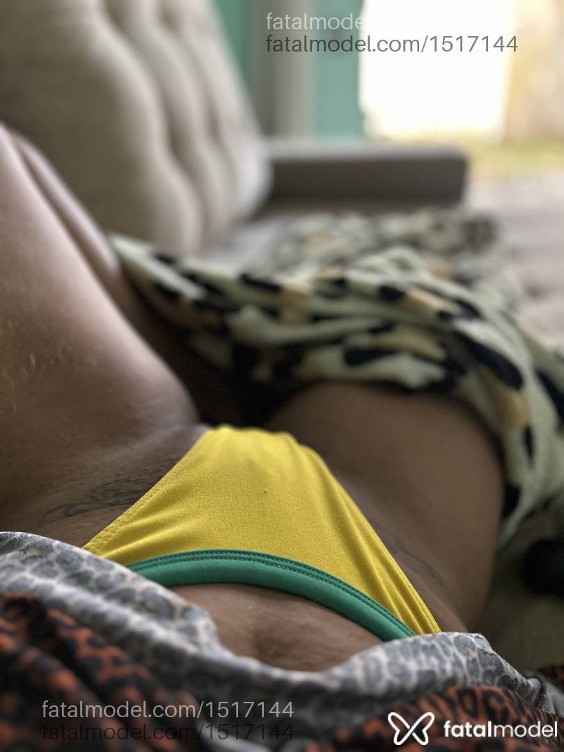 Acompanhante mulher morena (o) de olhos castanhos - Cunhã