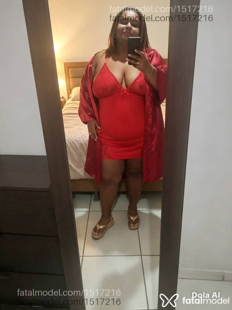 Acompanhante mulher com cabelo grisalho de olhos pretos - Val Morena