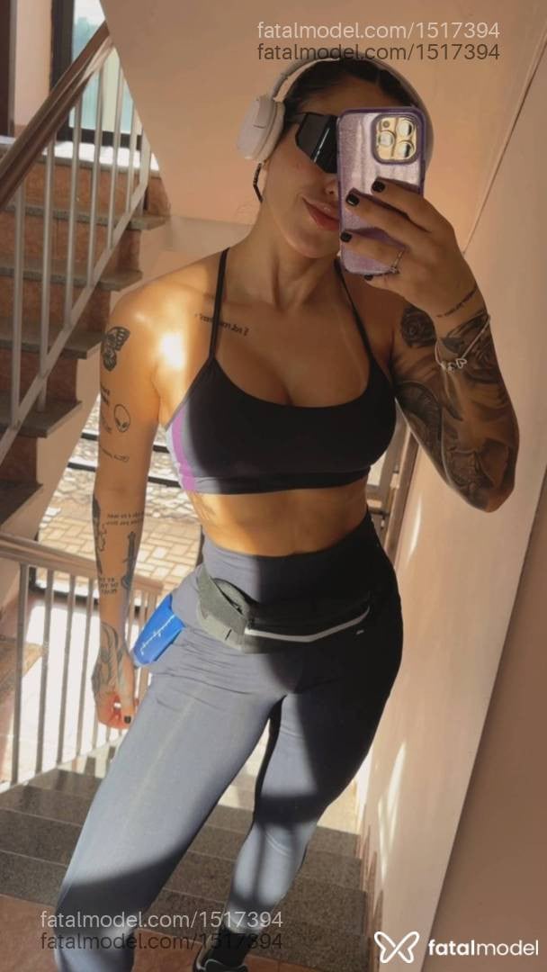 Acompanhante mulher com cabelo castanho de olhos castanhos - Yá Zamal