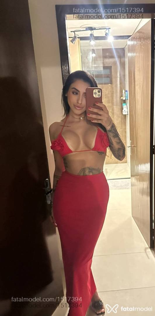 Acompanhante mulher com cabelo castanho de olhos castanhos - Yá Zamal