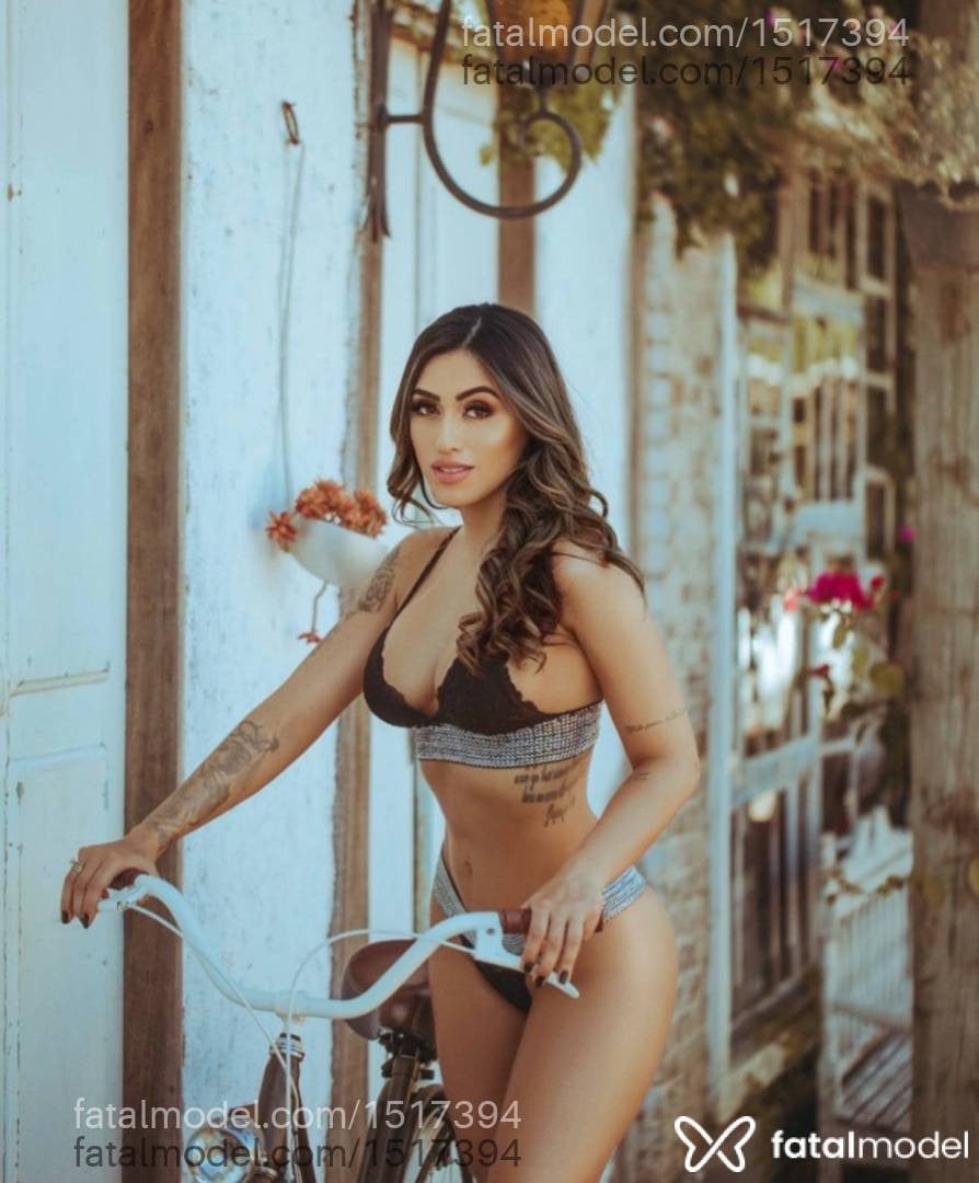 Acompanhante mulher com cabelo castanho de olhos castanhos - Yá Zamal