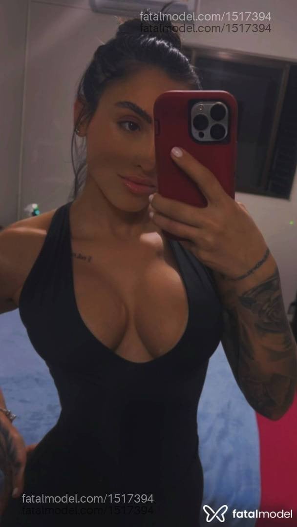 Acompanhante mulher com cabelo castanho de olhos castanhos - Yá Zamal
