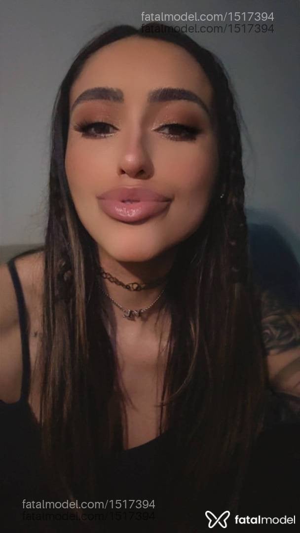 Acompanhante mulher com cabelo castanho de olhos castanhos - Yá Zamal