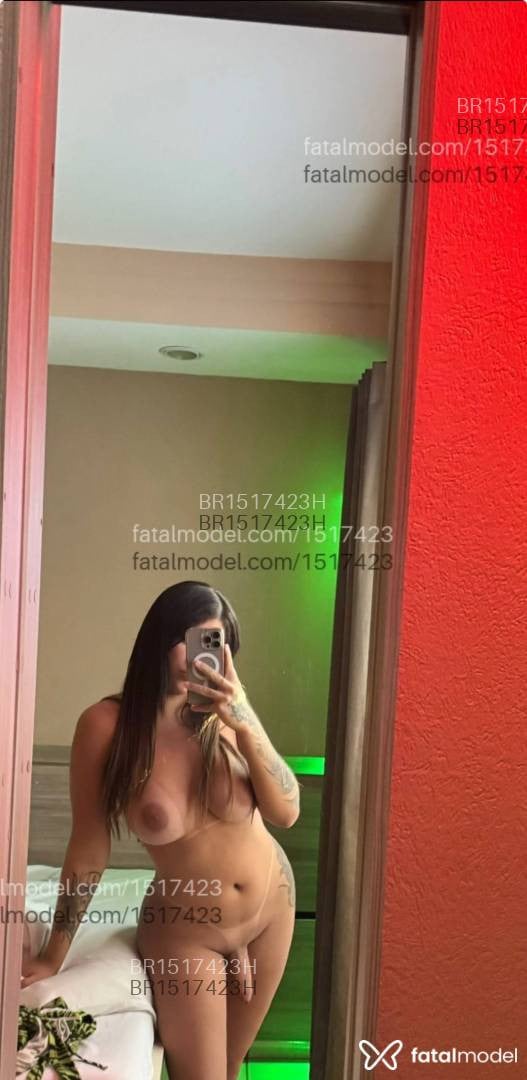 Acompanhante mulher trans com cabelo castanho de olhos mel em Ourinhos - Agatha Gemma