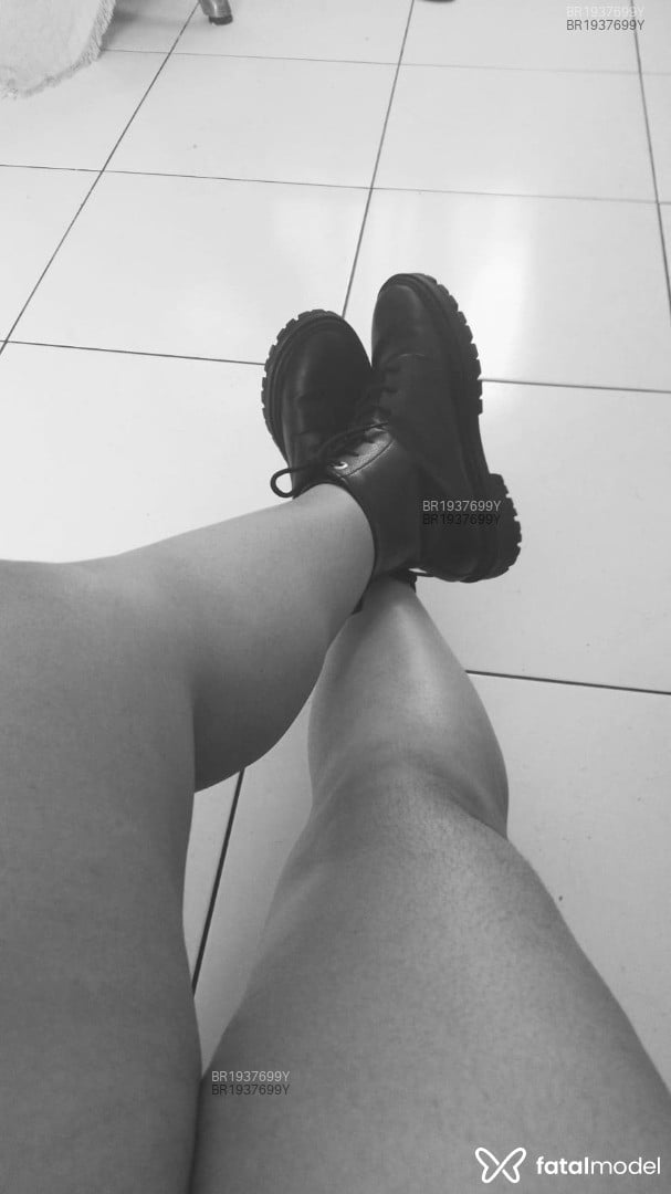 Acompanhante mulher com cabelo castanho de olhos castanhos em Goiânia - Damas