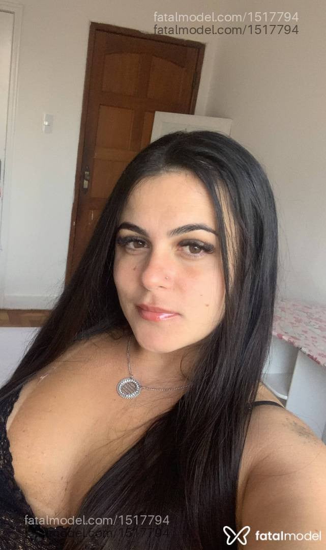 Acompanhante mulher com cabelo castanho de olhos mel - Bella Werneck