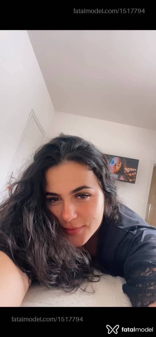 Acompanhante mulher com cabelo castanho de olhos mel - Bella Werneck