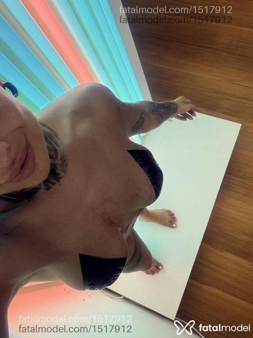 Acompanhante mulher morena (o) de olhos pretos - Babi Webber