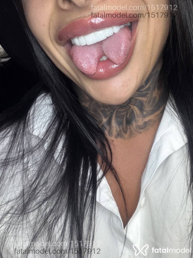 Acompanhante mulher morena (o) de olhos pretos - Babi Webber