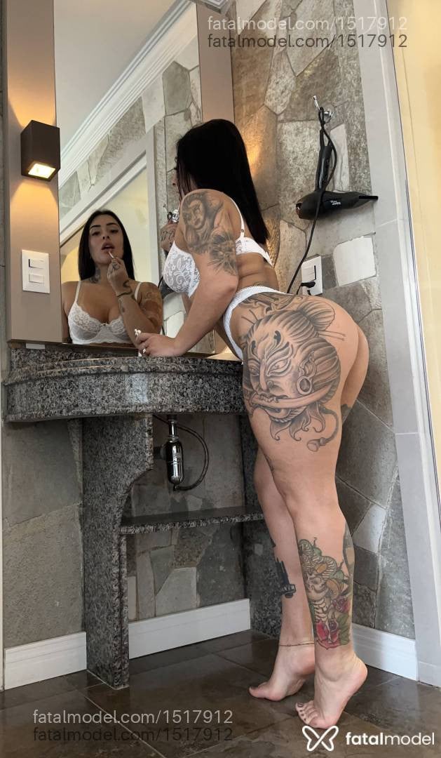 Acompanhante mulher morena (o) de olhos pretos - Babi Webber