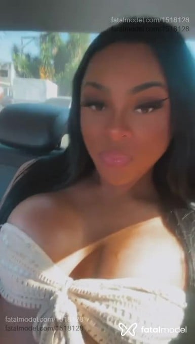 Acompanhante travesti com cabelo castanho de olhos mel em Vitória Acompanhante travesti com cabelo castanho de olhos mel em Vitória - Thay Ferrarini