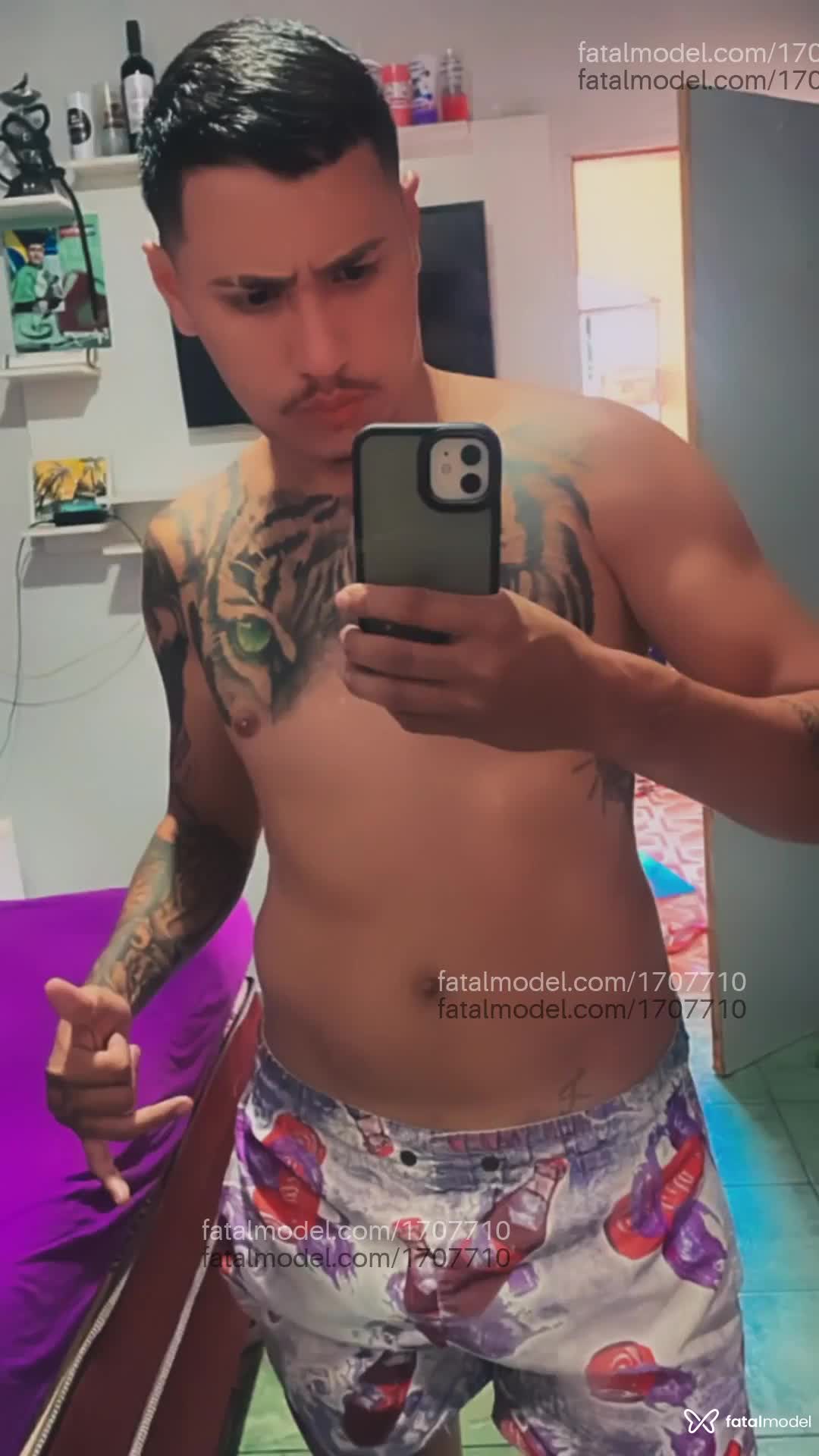 Acompanhante homem loira (o) de olhos castanhos em Virtual - Lorran