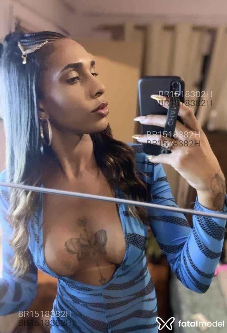 Acompanhante travesti com cabelo castanho de olhos mel em Barbacena Acompanhante travesti com cabelo castanho de olhos mel em Barbacena - Vitória