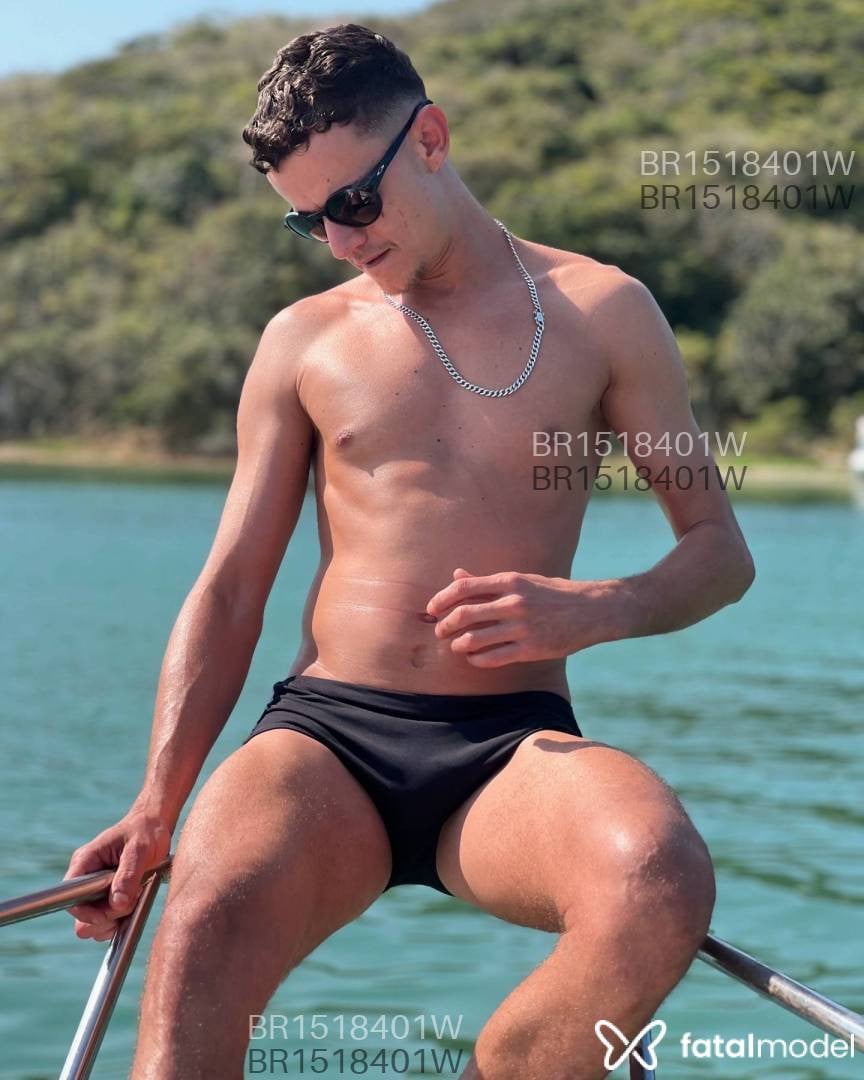 Acompanhante homem com cabelo castanho de olhos castanhos - Henry Cheff Acompanhante homem com cabelo castanho de olhos castanhos - Henry Cheff