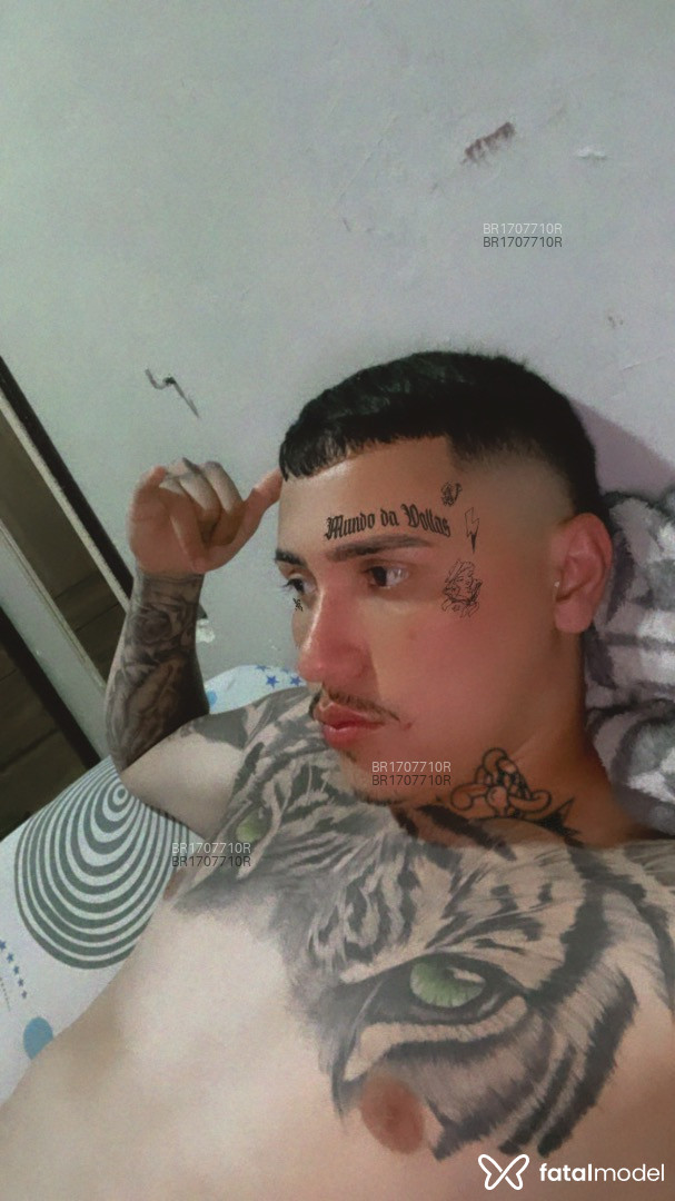 Acompanhante homem loira (o) de olhos castanhos em Virtual - Lorran