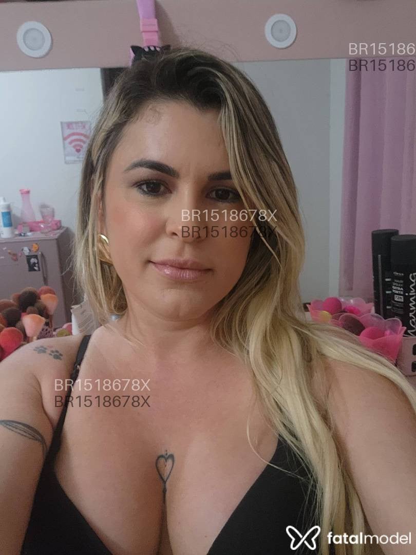 Acompanhante mulher loira (o) de olhos castanhos - Carol