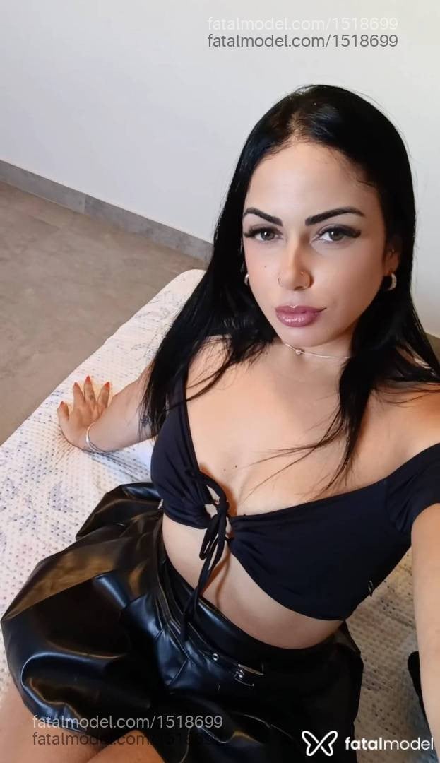Acompanhante mulher morena (o) de olhos verdes - Babi