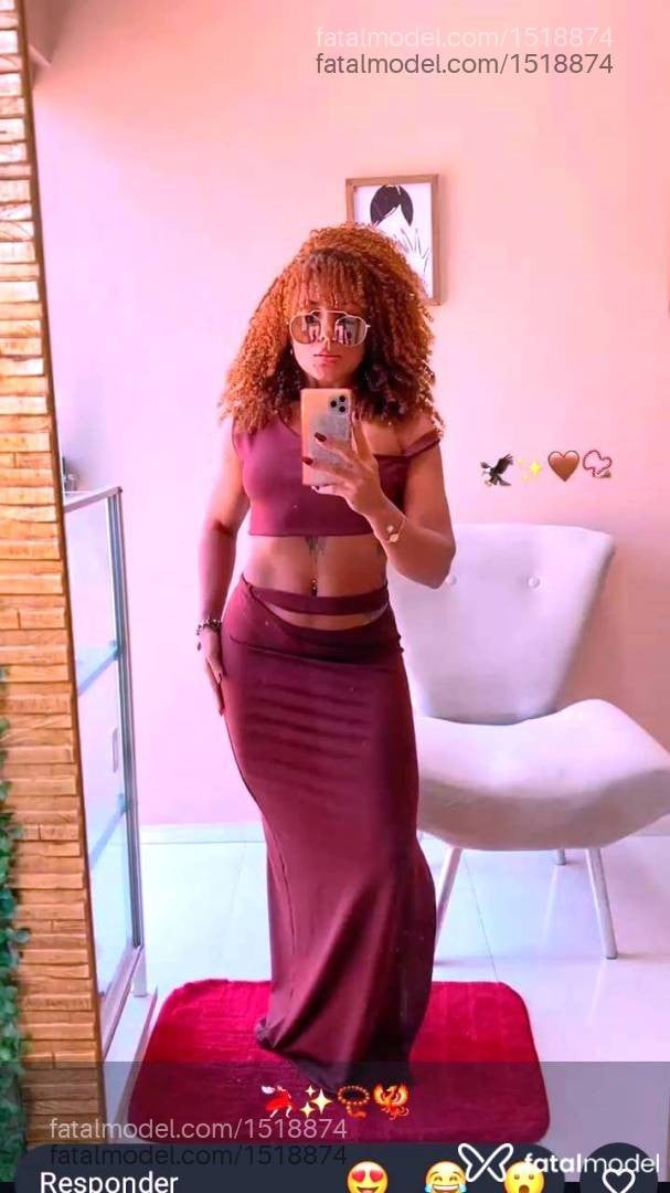 Acompanhante mulher ruiva (o) de olhos castanhos - Chryslane