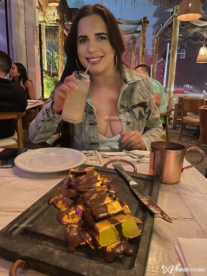Acompanhante mulher morena (o) de olhos azuis em São Paulo Acompanhante mulher morena (o) de olhos azuis em São Paulo - Maria