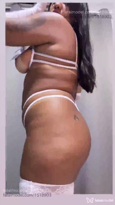 Acompanhante mulher com cabelo castanho de olhos castanhos em Saquarema Acompanhante mulher com cabelo castanho de olhos castanhos em Saquarema - Luana Félix