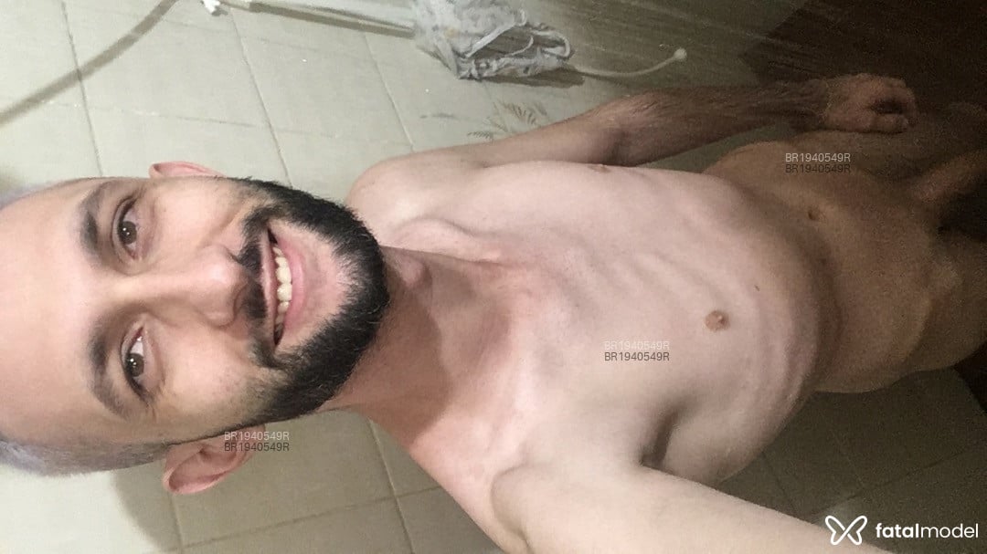 Acompanhante homem com cabelo castanho de olhos castanhos em Ponta Grossa - ÁrabeCarinhoso