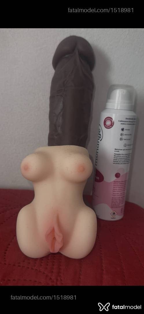 Acompanhante mulher trans com cabelo castanho de olhos castanhos - Maria Izis