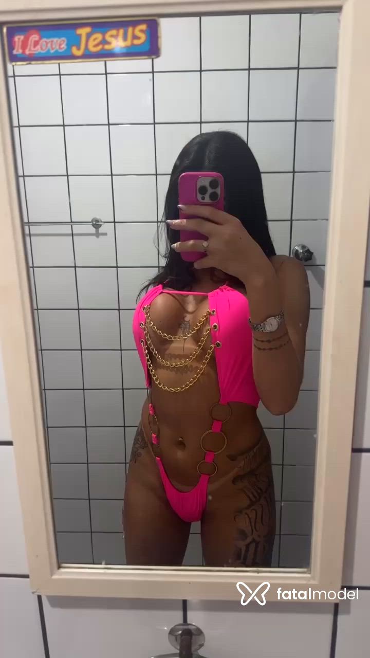 Acompanhante mulher trans com cabelo castanho de olhos castanhos - Maria Izis
