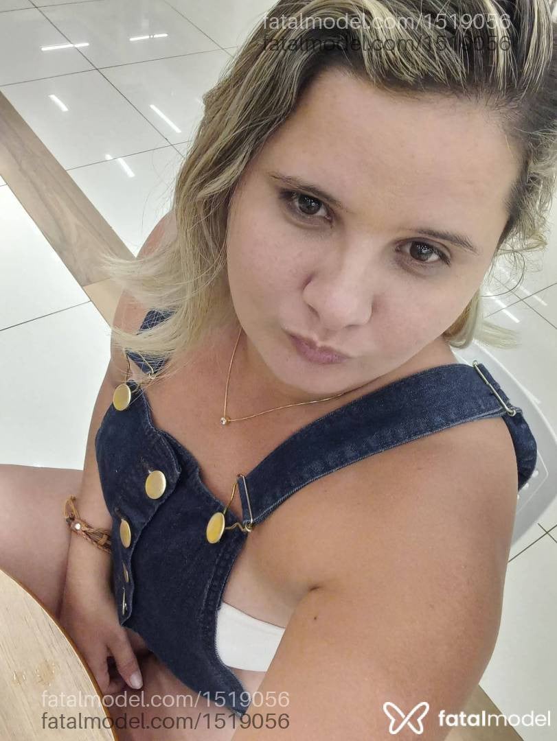 Acompanhante mulher loira (o) de olhos mel - Izabely bizerinha