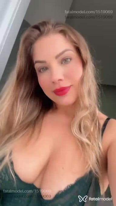 Acompanhante mulher loira (o) de olhos verdes - Laura Lopes