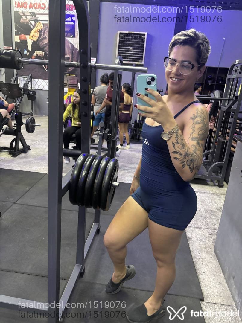 Acompanhante mulher trans loira (o) de olhos pretos - Jhullyzinha