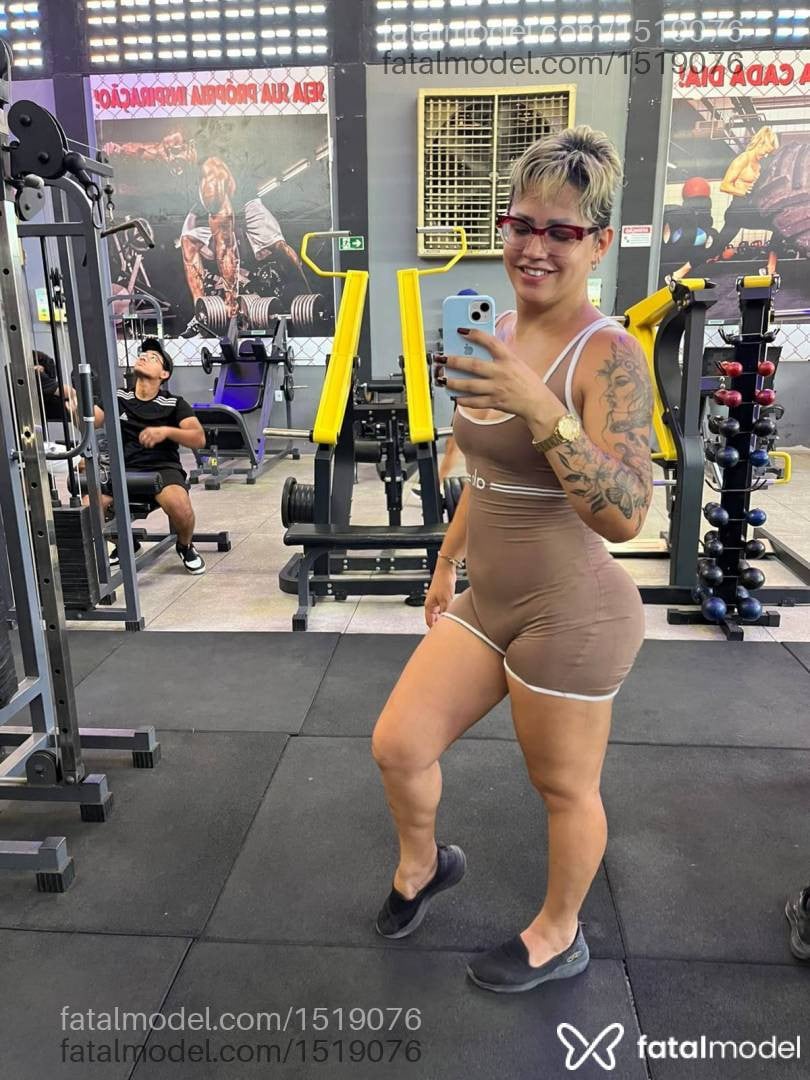 Acompanhante mulher trans loira (o) de olhos pretos - Jhullyzinha