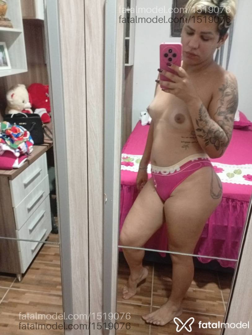 Acompanhante mulher trans loira (o) de olhos pretos - Jhullyzinha