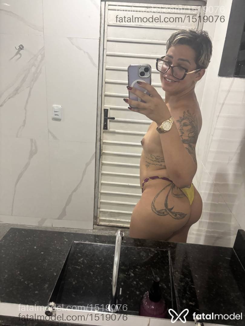 Acompanhante mulher trans loira (o) de olhos pretos - Jhullyzinha