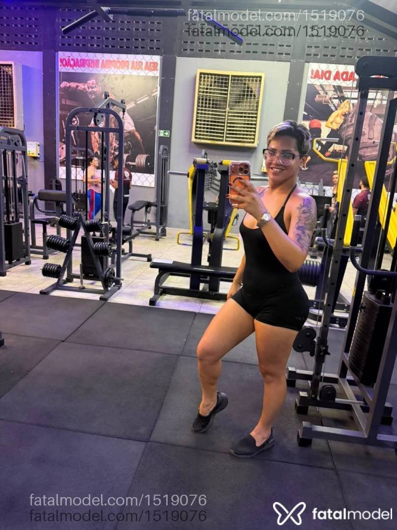 Acompanhante mulher trans loira (o) de olhos pretos - Jhullyzinha